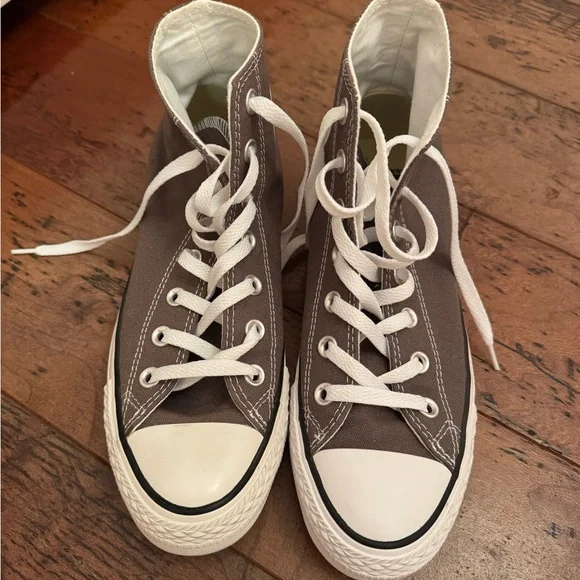 Gray high top converse - Picture 3 of 4